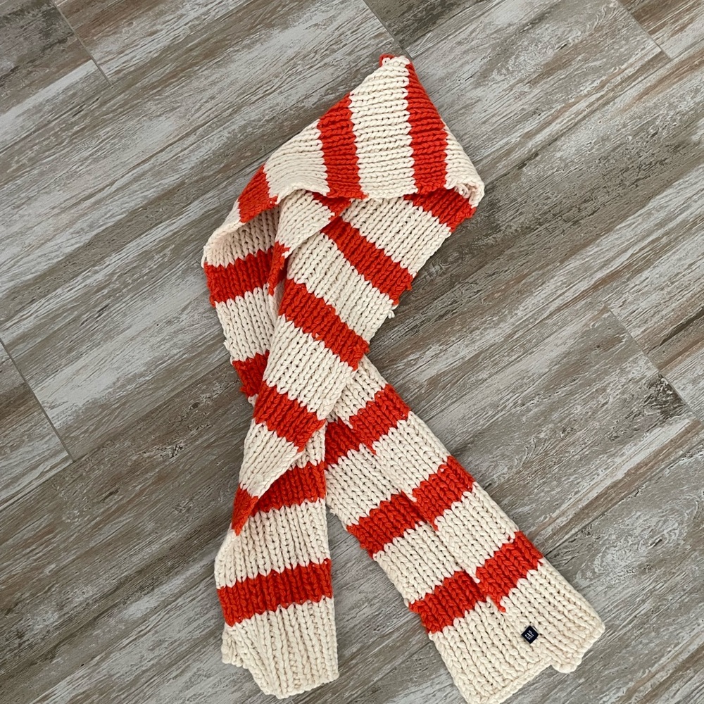 GAP Orange and cream scarf
